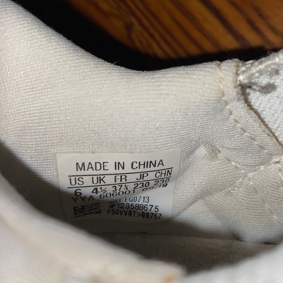 Adidas Ultraboost 20 - Picture 4 of 5